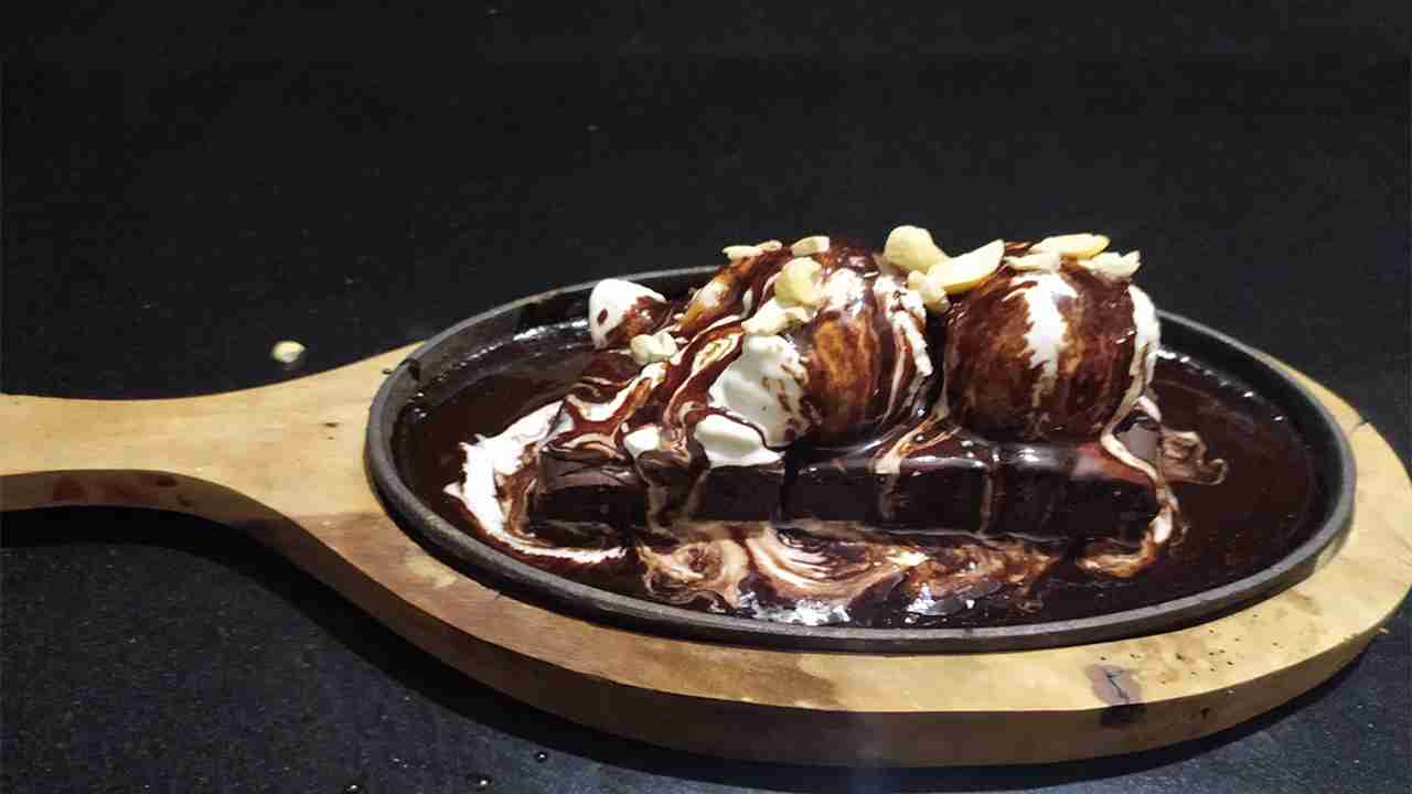 Sizzling Brownie with Ice Cream | Sizzling Chocolate Brownie - Veg Recipes  With Vaishali