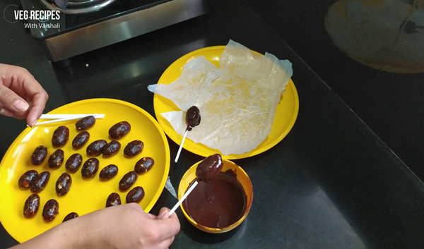 Date Chocolate Pop | Handmade Dry Fruit Chocolate