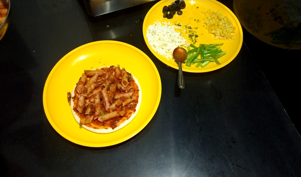 Red Sauce Pasta Pizza | Red Sauce Pasta Pizza Recipe On Tawa