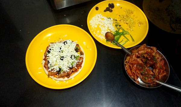 Red Sauce Pasta Pizza | Red Sauce Pasta Pizza Recipe On Tawa