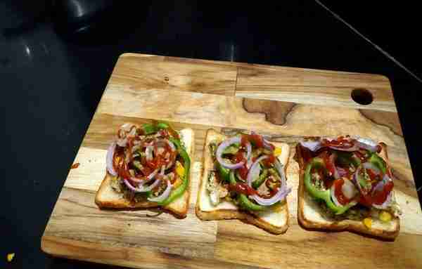 Cheese Spinach Sandwich | Palak Paneer Toast
